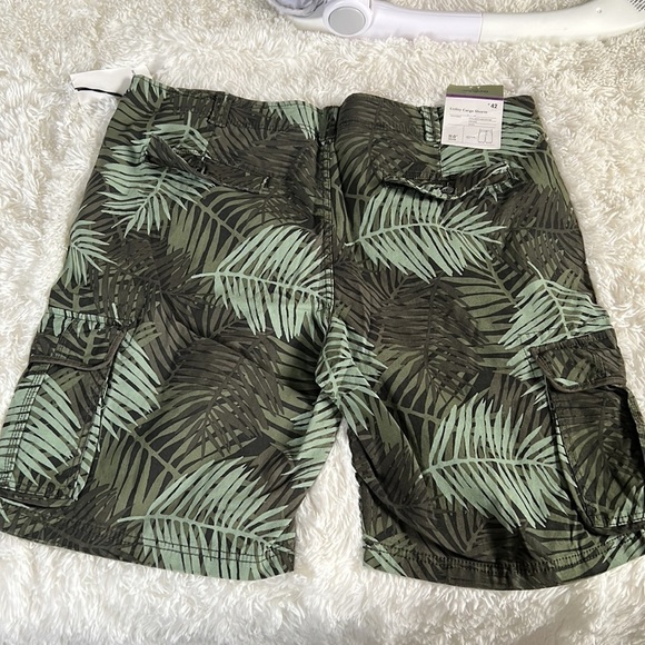 Men’s Goodfellows Green Summer Cargo Utility Shorts - Picture 4 of 9